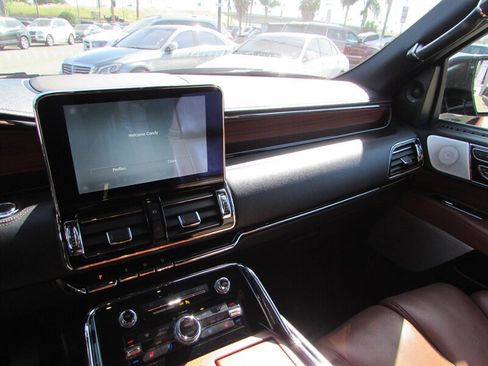 Used 2018 Lincoln Navigator L Reserve w/ Technology Package image 16
