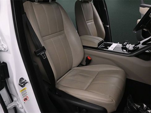 Used 2022 Land Rover Range Rover Velar R-Dynamic S image 18