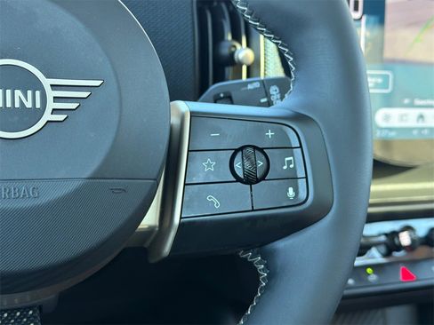 Used 2025 MINI Cooper 2-Door Hardtop image 17