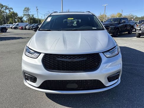 New 2026 Chrysler Pacifica Limited w/ S Appearance Package image 8