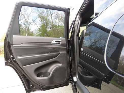 Used 2019 Jeep Grand Cherokee Limited AWD/4WD image 19