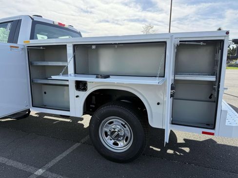 New 2025 Ford F250 XL w/ XL Chrome Package image 10