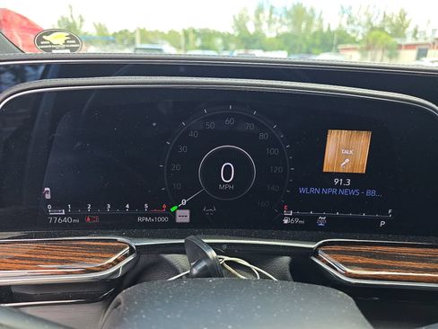Used 2023 Cadillac Escalade ESV Premium Luxury AWD/4WD image 10