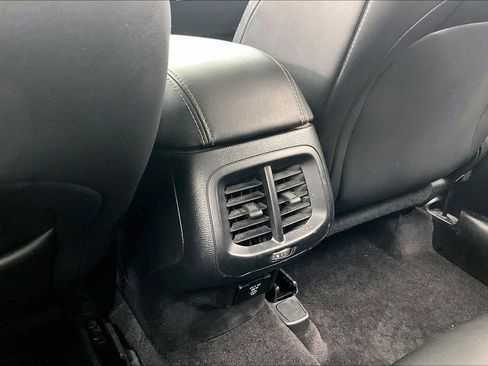 Used 2018 Jeep Cherokee Latitude Plus w/ Cold Weather Group AWD/4WD image 33