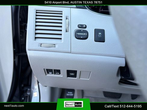 Used 2012 Toyota Avalon Limited image 33