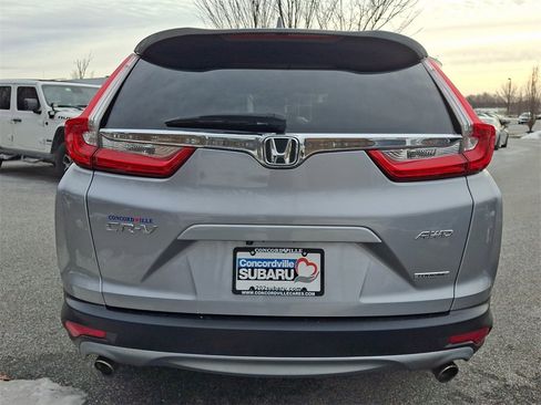Used 2018 Honda CR-V Touring image 5