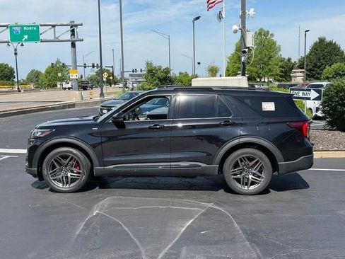 Used 2025 Ford Explorer ST-Line w/ ST-Line Street Pack AWD/4WD image 2