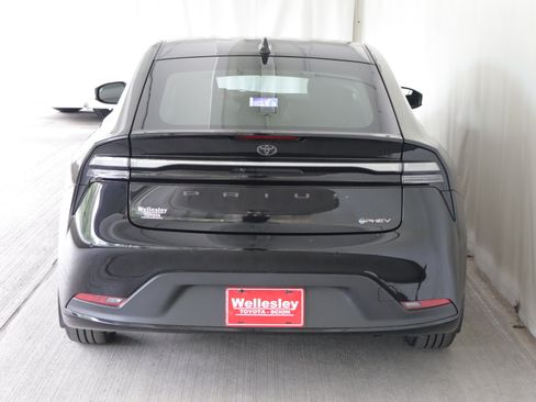 Used 2026 Toyota Prius Plug-In Hybrid FWD image 25