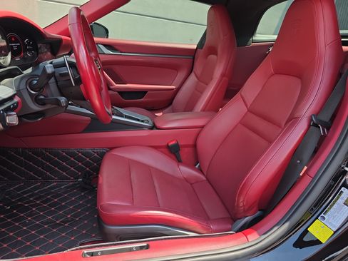 Certified 2024 Porsche 911 Targa 4 AWD/4WD image 5