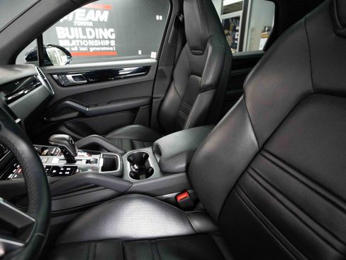 Used 2023 Porsche Cayenne image 10