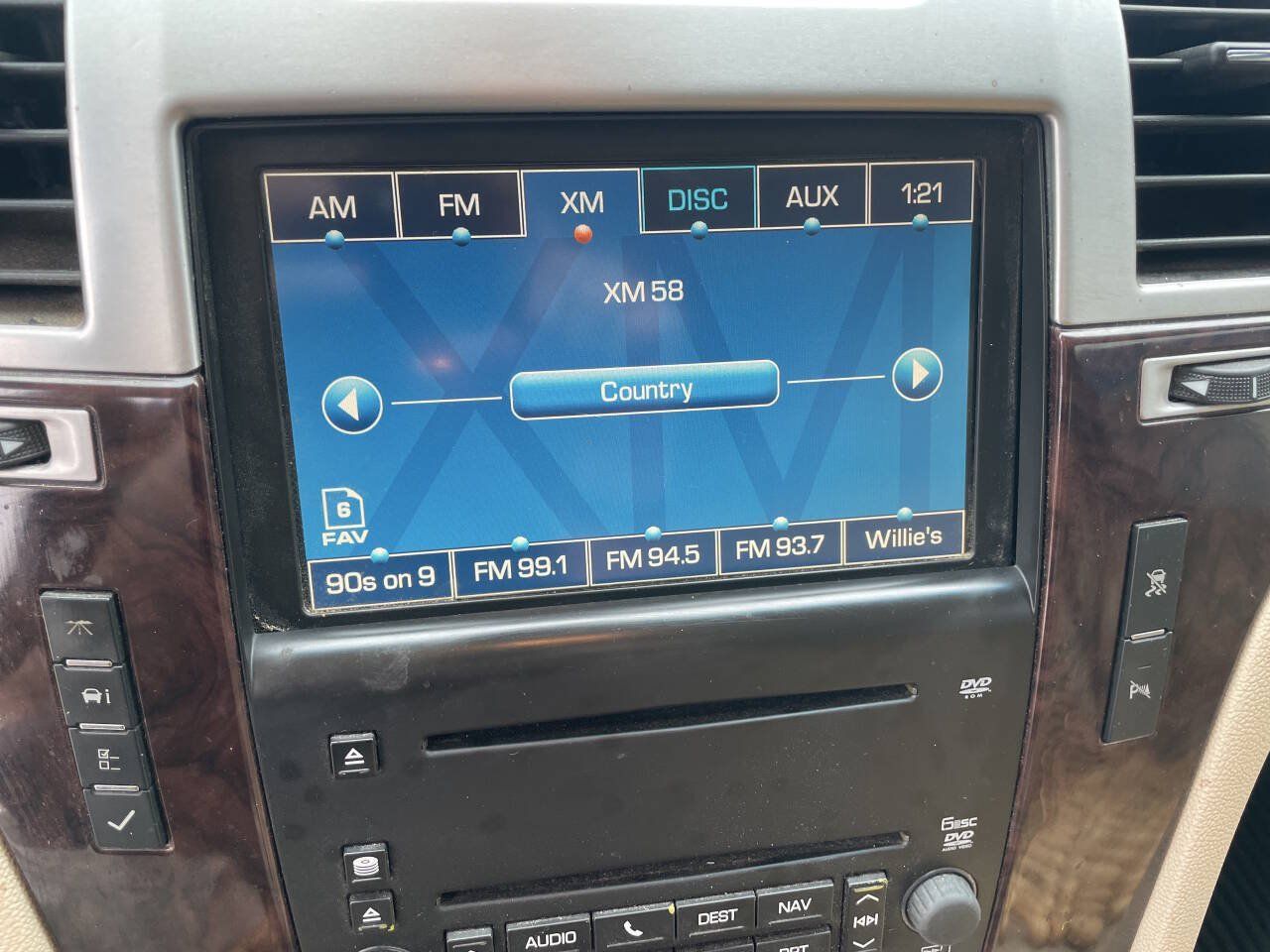 Used 2007 Cadillac Escalade EXT w/ Information Package AWD/4WD image 19