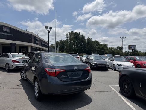 Used 2016 Toyota Corolla FWD image 8