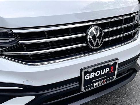 Certified 2023 Volkswagen Tiguan SE w/ Panoramic Sunroof Package image 32