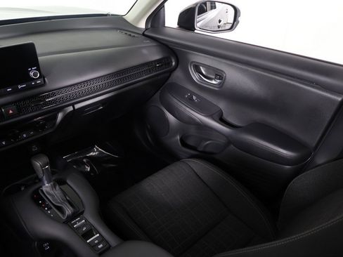 Used 2025 Honda HR-V LX image 32