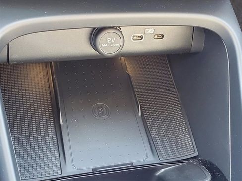 New 2026 Volvo XC40 B5 Plus w/ Protection Package Premier image 24