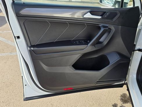 Used 2023 Volkswagen Tiguan SE image 23