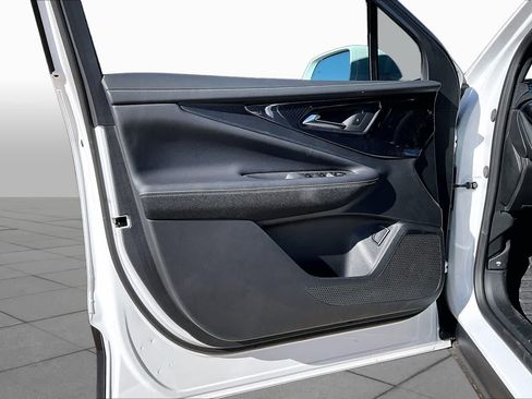 Used 2025 Chevrolet Blazer EV LT FWD image 11