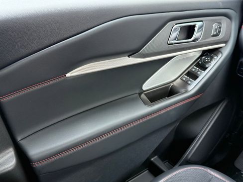 Used 2025 Ford Explorer ST image 39