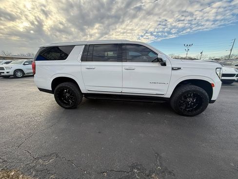 Used 2022 GMC Yukon XL Denali image 2