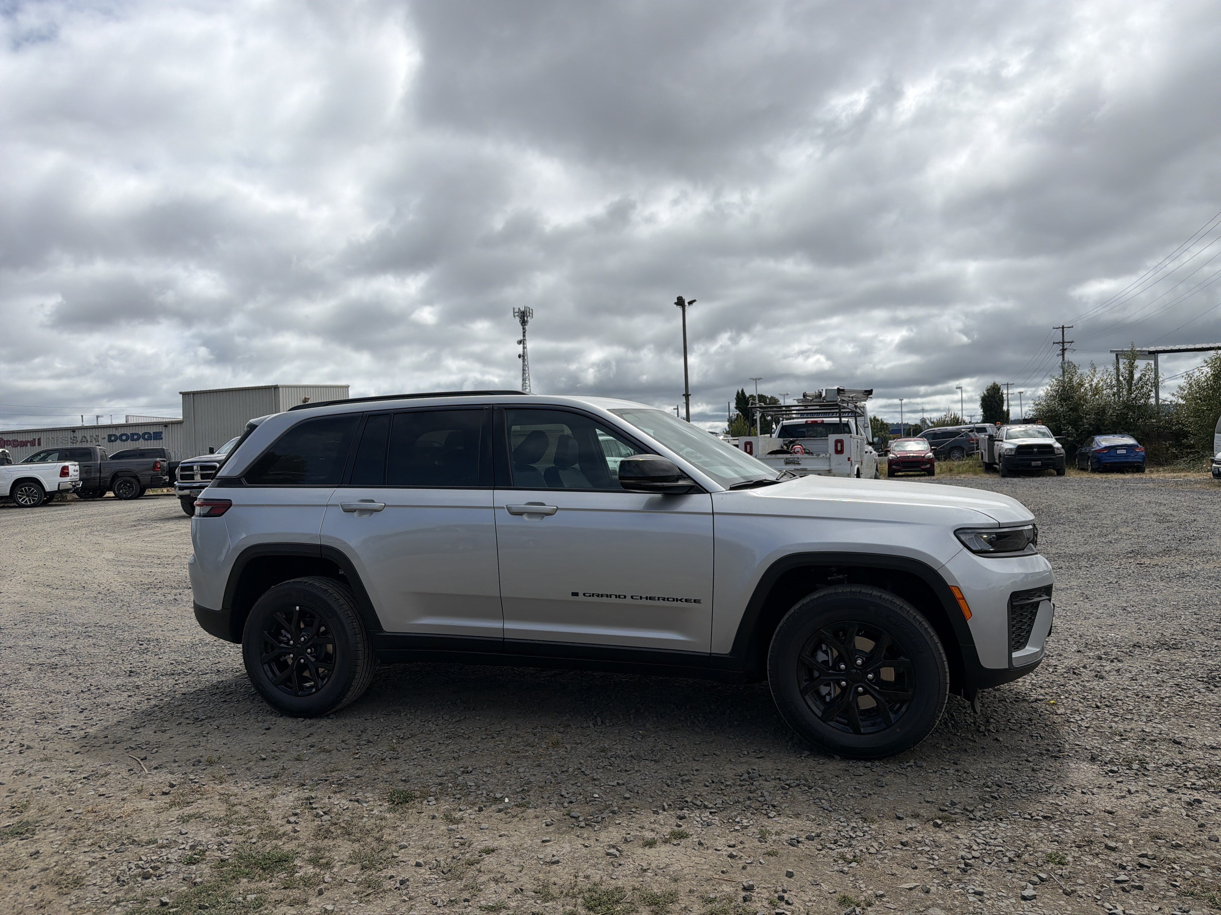 New 2026 Jeep Grand Cherokee Altitude AWD/4WD image 8