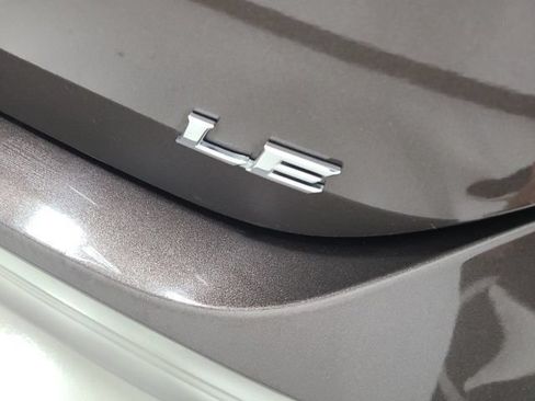 Used 2018 Toyota Camry LE FWD image 8