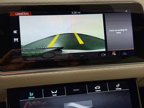 Used 2020 Land Rover Range Rover Velar R-Dynamic S AWD/4WD image 15