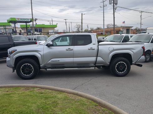 Used 2025 Toyota Tacoma SR5 image 5