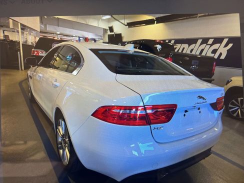 Used 2019 Jaguar XE Prestige image 3