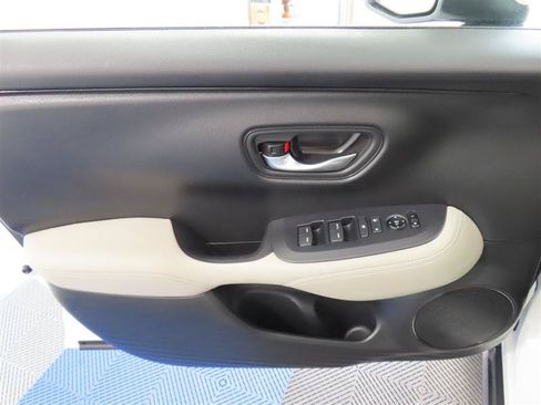 Used 2025 Honda HR-V LX image 15