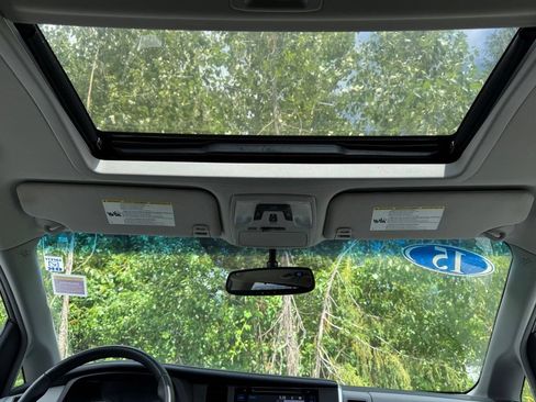 Used 2015 Toyota Sienna XLE w/ XLE Navigation Package AWD/4WD image 20