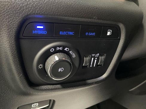 Used 2023 Jeep Grand Cherokee Trailhawk w/ Luxury Tech Group III AWD/4WD image 21