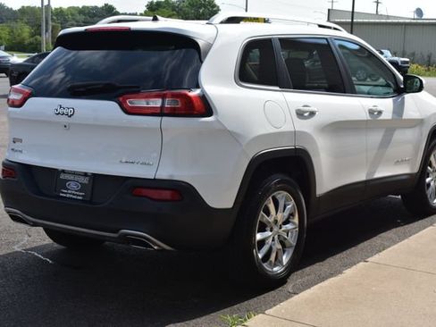 Used 2017 Jeep Cherokee Limited AWD/4WD image 10