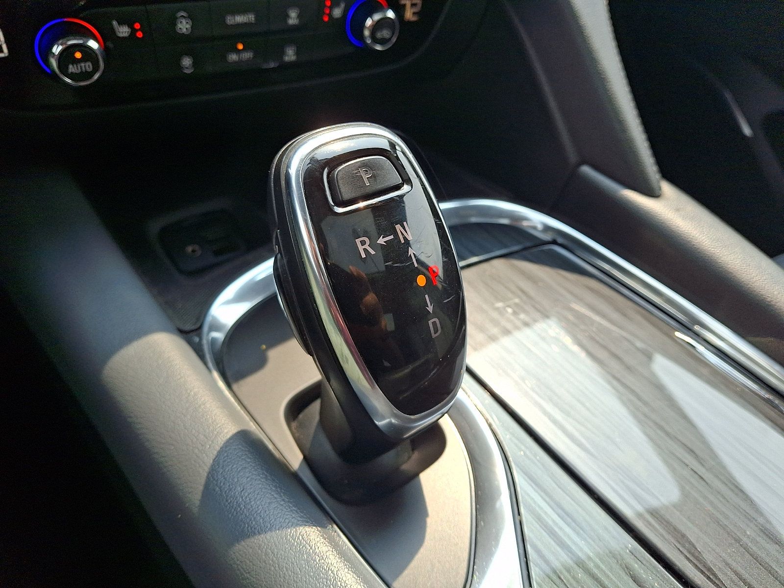 Used 2020 Buick Enclave Essence w/ Sound and Sites Package FWD image 18