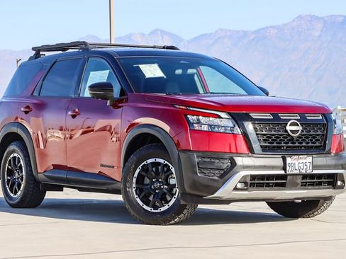 Used 2024 Nissan Pathfinder Rock Creek image 2