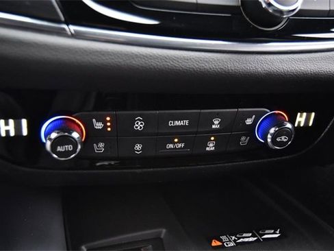 Used 2024 Buick Enclave Premium image 19