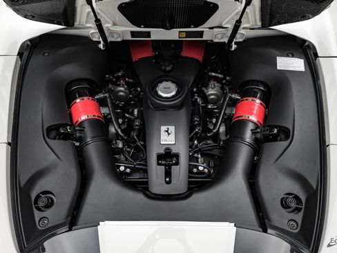 Used 2022 Ferrari F8 Tributo RWD image 4