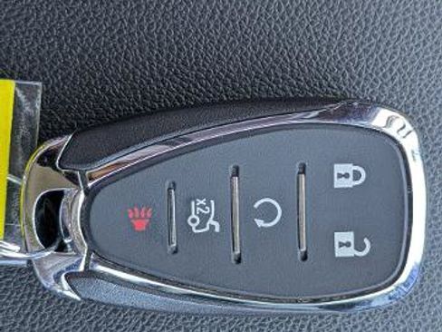 Certified 2025 Chevrolet Trax LT FWD image 27
