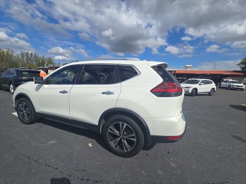 Used 2020 Nissan Rogue SV w/ Premium Package image 8
