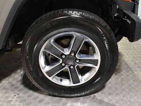 Used 2018 Jeep Wrangler Unlimited Sahara w/ Cold Weather Group image 38