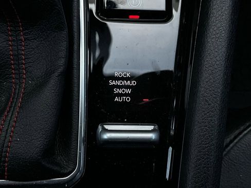 Used 2025 Jeep Compass Trailhawk image 23