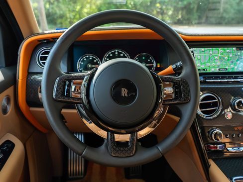 Used 2023 Rolls-Royce Cullinan Black Badge w/ Leather Finishing Pack image 28