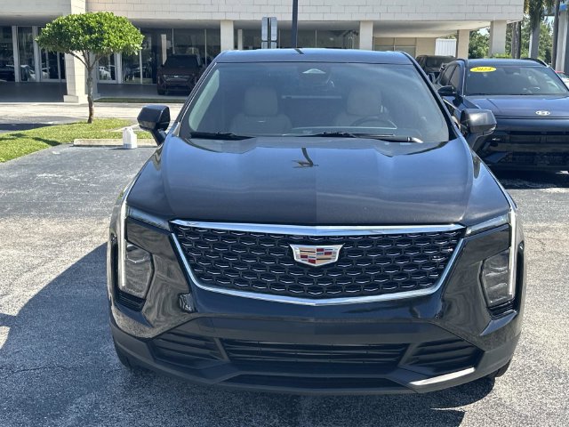 Used 2024 Cadillac XT4 Luxury w/ Cold Weather Package FWD image 8