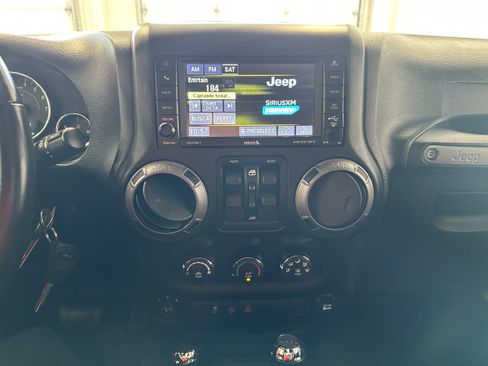 Used 2017 Jeep Wrangler Unlimited Sport AWD/4WD image 17