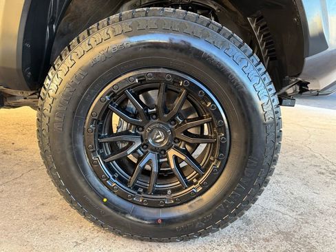 Used 2020 Toyota Tacoma TRD Off-Road image 11