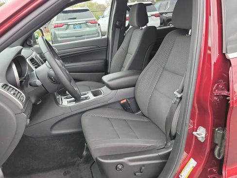 Used 2018 Jeep Grand Cherokee Laredo AWD/4WD image 23