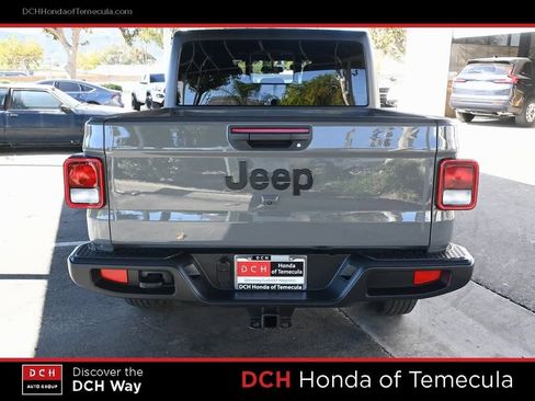 Used 2022 Jeep Gladiator Sport image 6