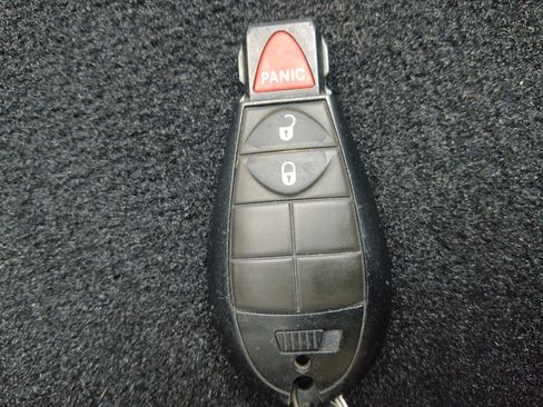 Used 2018 Dodge Grand Caravan SE FWD image 32