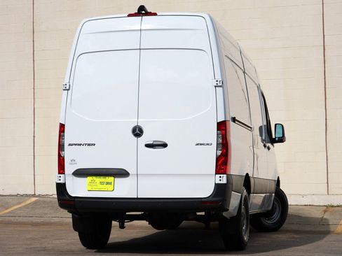 Used 2023 Mercedes-Benz Sprinter 2500 image 5
