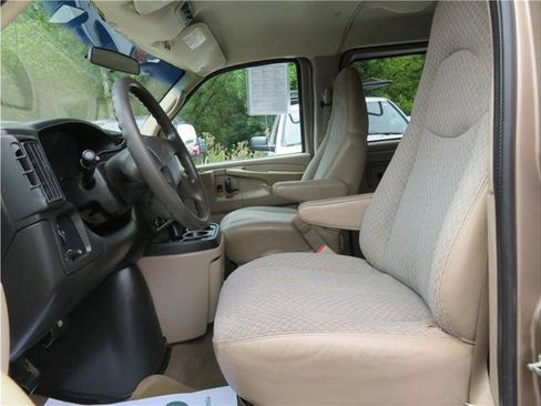 Used 2004 Chevrolet Express 3500 Extended Passenger w/ LS Preferred Equipment Group RWD image 3