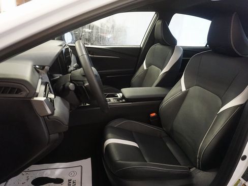 Used 2025 Toyota Camry SE w/ Convenience Package image 18